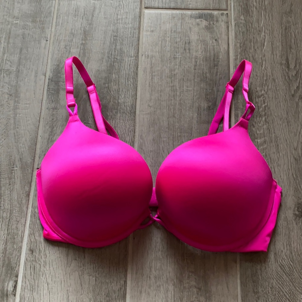 VICTORIAS SECRET BOMBSHELL BRA